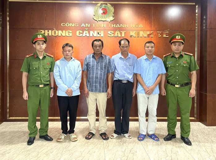 4 người đàn ông câu kết mua heo dịch về giết mổ bán kiếm lời 4 người đàn ông câu kết mua heo dịch về giết mổ bán kiếm lời