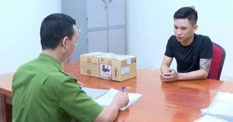 4 người trộm gần 158.000 viên pin