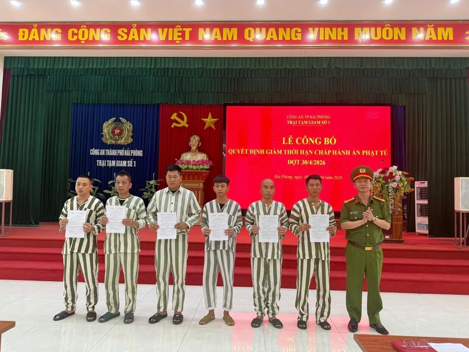 47 phạm nhân tại Trại tạm giam số 1 CATP Hải Phòng được giảm án 47 phạm nhân tại Trại tạm giam số 1 CATP Hải Phòng được giảm án