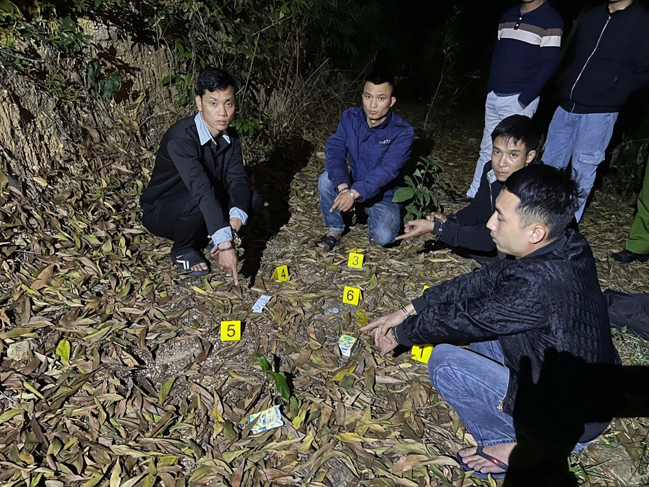 5 đối tượng tụ tập sử dụng ma túy đá trên đồi vắng 5 đối tượng tụ tập sử dụng ma túy đá trên đồi vắng