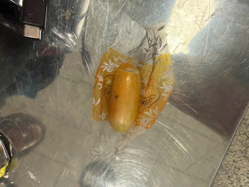 5 kg ma tuý nguỵ trang trong ống bánh kẹo nhập khẩu qua cảng hàng không Nội Bài 5 kg ma tuý nguỵ trang trong ống bánh kẹo nhập khẩu qua cảng hàng không Nội Bài