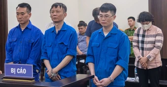6 cựu cán bộ phường Thanh Trì hầu tòa vì nhận hối lộ để "lờ" vi phạm