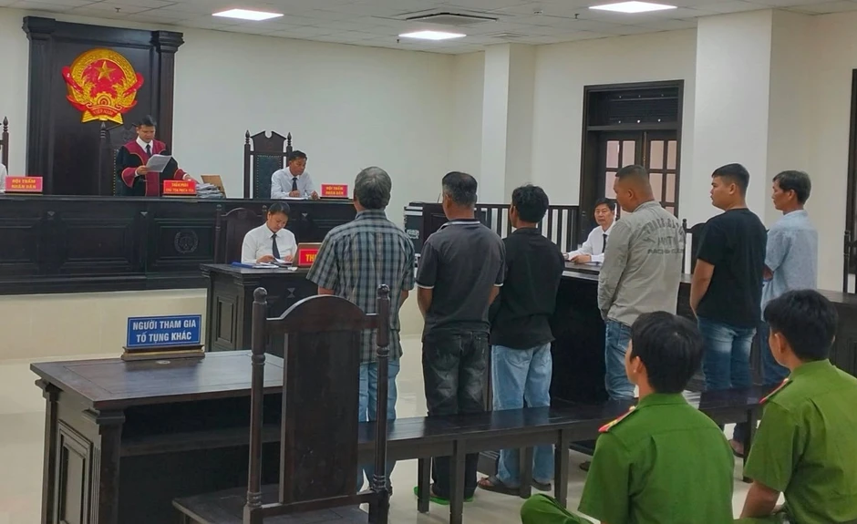 6 đối tượng gây rối tại khu vực cấp cứu bệnh viện lĩnh án 6 đối tượng gây rối tại khu vực cấp cứu bệnh viện lĩnh án