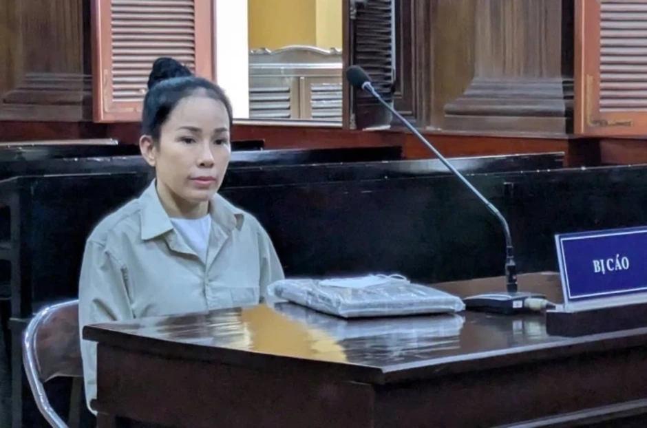6 video của Đinh Lan 'xúc phạm nghiêm trọng' vợ chồng bà Phương Hằng