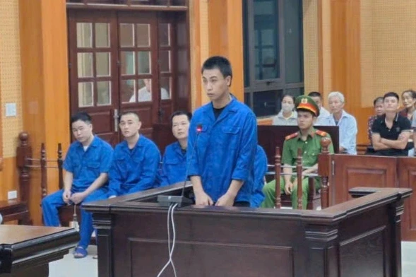 7 bị cáo lĩnh án vì trộm cắp tài sản của công ty may mặc 7 bị cáo lĩnh án vì trộm cắp tài sản của công ty may mặc