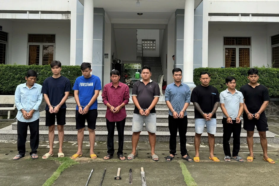 8 tài xế xe ben bị tạm giữ vì đánh nhau trong bãi đá ở TPHCM