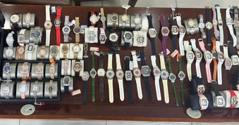87 chiếc đồng hồ giả 18 thương hiệu bị thu giữ trong chung cư Sapphire