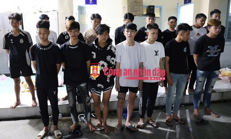 An Giang: Tạm giữ hàng chục đối tượng giải quyết mâu thuẫn lúc nửa đêm An Giang: Tạm giữ hàng chục đối tượng giải quyết mâu thuẫn lúc nửa đêm