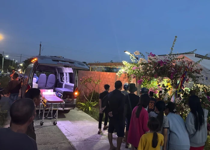 Án mạng sau chầu nhậu, thanh niên tử vong trong vườn thanh long Án mạng sau chầu nhậu, thanh niên tử vong trong vườn thanh long