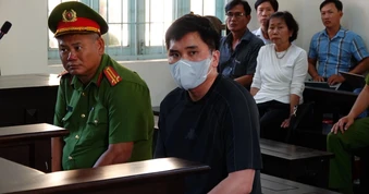 An ninh siết chặt tại phiên tòa xử tài xế cán chết nữ sinh ở Vĩnh Long