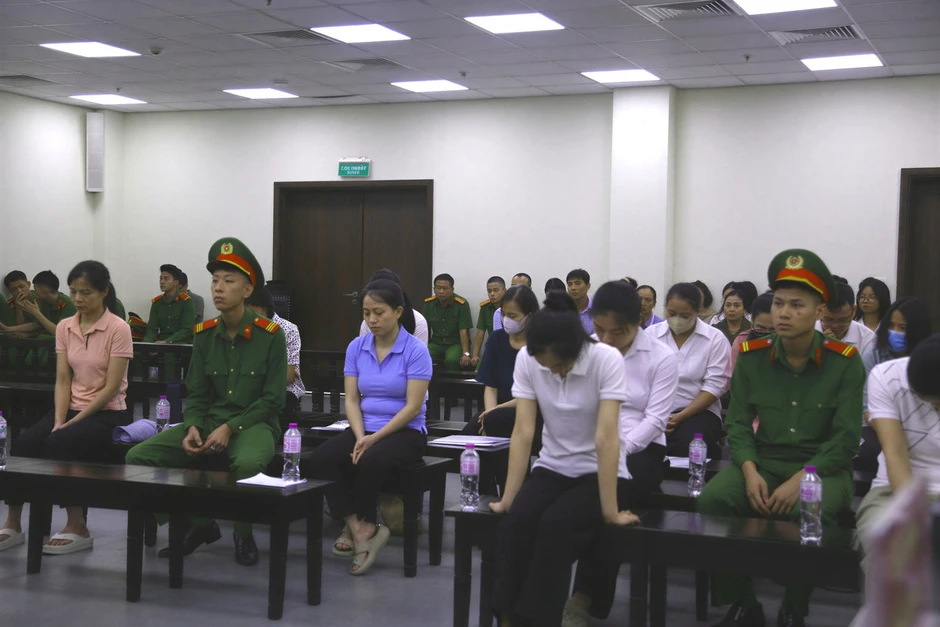 Ảnh xét xử 19 bị cáo sản xuất tiêu thụ 13 triệu sản phẩm sức khỏe giả, trốn thuế 55 tỷ đồng Ảnh xét xử 19 bị cáo sản xuất tiêu thụ 13 triệu sản phẩm sức khỏe giả, trốn thuế 55 tỷ đồng