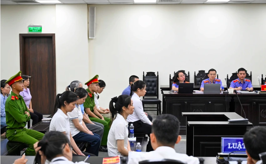 Ảnh xét xử 19 bị cáo sản xuất tiêu thụ 13 triệu sản phẩm sức khỏe giả, trốn thuế 55 tỷ đồng Ảnh xét xử 19 bị cáo sản xuất tiêu thụ 13 triệu sản phẩm sức khỏe giả, trốn thuế 55 tỷ đồng
