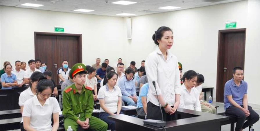 Ảnh xét xử 19 bị cáo sản xuất tiêu thụ 13 triệu sản phẩm sức khỏe giả, trốn thuế 55 tỷ đồng Ảnh xét xử 19 bị cáo sản xuất tiêu thụ 13 triệu sản phẩm sức khỏe giả, trốn thuế 55 tỷ đồng