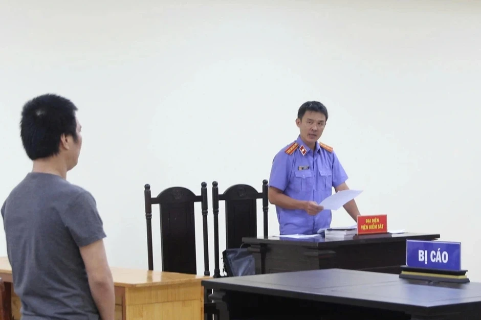 Ảo giác do ma túy, bố nhốt con gái rồi châm lửa đốt nhà Ảo giác do ma túy, bố nhốt con gái rồi châm lửa đốt nhà
