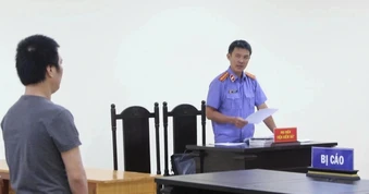 Ảo giác do ma túy, bố nhốt con gái rồi châm lửa đốt nhà