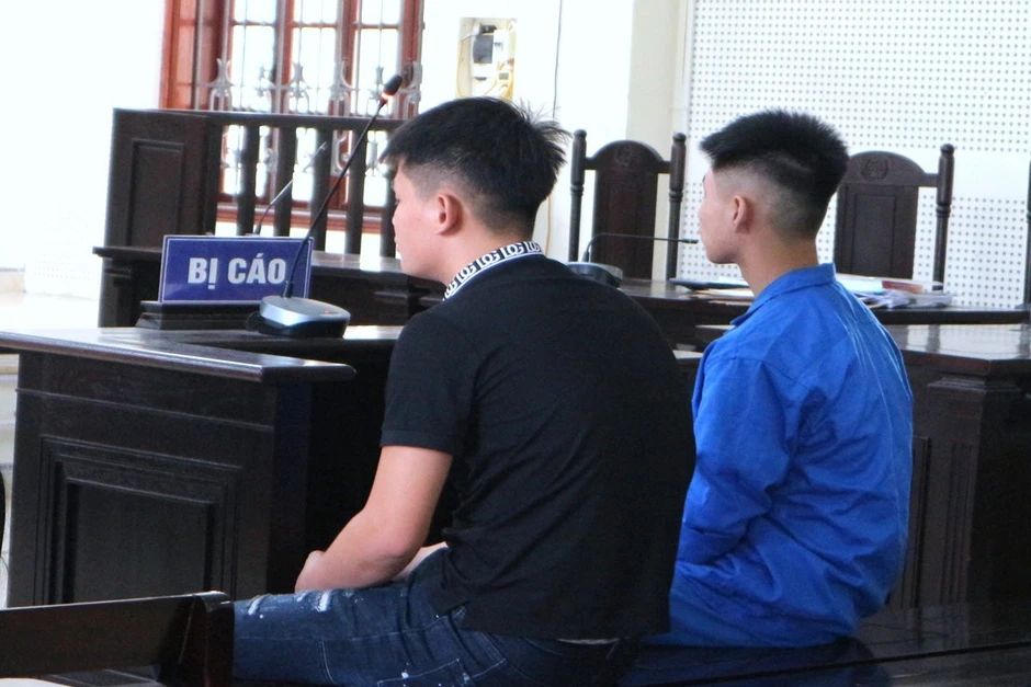 Ba lần hầu tòa vì sự bốc đồng ở tuổi mới lớn Ba lần hầu tòa vì sự bốc đồng ở tuổi mới lớn