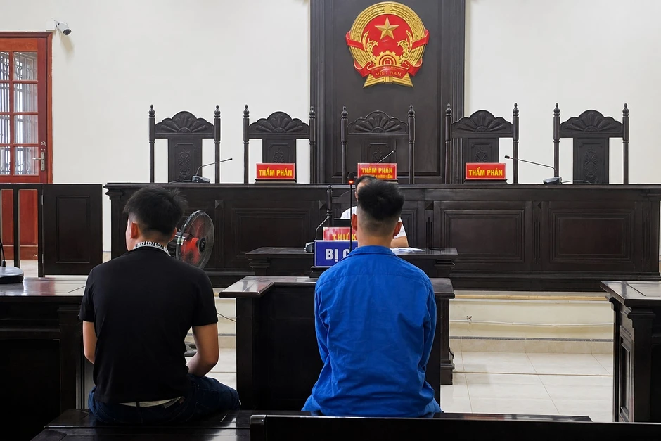 Ba lần hầu tòa vì sự bốc đồng ở tuổi mới lớn Ba lần hầu tòa vì sự bốc đồng ở tuổi mới lớn
