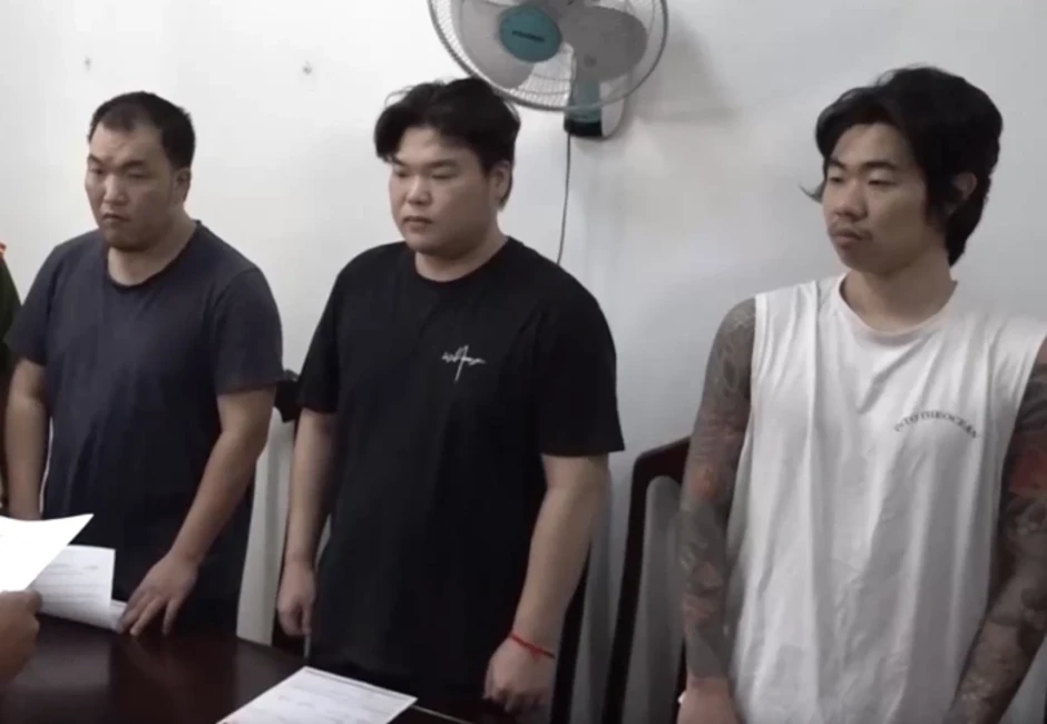 Ba người Hàn Quốc trốn truy nã đỏ của Interpol bị bắt tại Nha Trang Ba người Hàn Quốc trốn truy nã đỏ của Interpol bị bắt tại Nha Trang