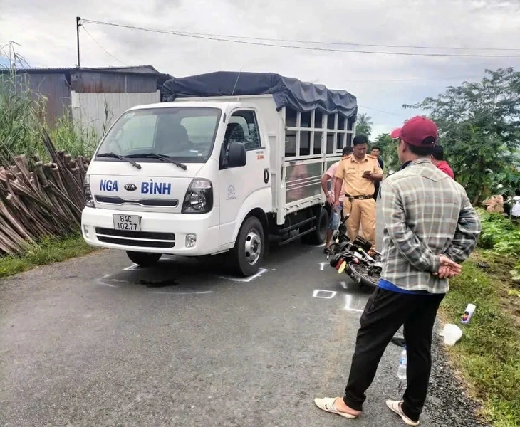 Bắt nguyên phó thủ trưởng và điều tra viên vụ nữ sinh bị tai nạn giao thông tử vong ở Vĩnh Long Bắt nguyên phó thủ trưởng và điều tra viên vụ nữ sinh bị tai nạn giao thông tử vong ở Vĩnh Long