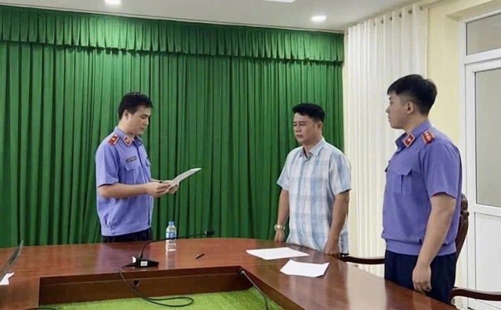 Bắt nguyên phó thủ trưởng và điều tra viên vụ nữ sinh bị tai nạn giao thông tử vong ở Vĩnh Long Bắt nguyên phó thủ trưởng và điều tra viên vụ nữ sinh bị tai nạn giao thông tử vong ở Vĩnh Long