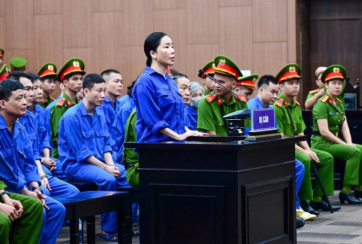 Bà trùm 'chạy' giám định tâm thần Nguyễn Thị Mai Anh bị tuyên 30 năm tù Bà trùm 'chạy' giám định tâm thần Nguyễn Thị Mai Anh bị tuyên 30 năm tù