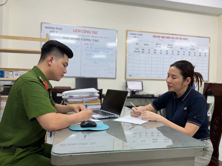 'Bà trùm' điều hành hệ sinh thái công ty đổ hơn 20.000 tấn chất thải ra môi trường 'Bà trùm' điều hành hệ sinh thái công ty đổ hơn 20.000 tấn chất thải ra môi trường