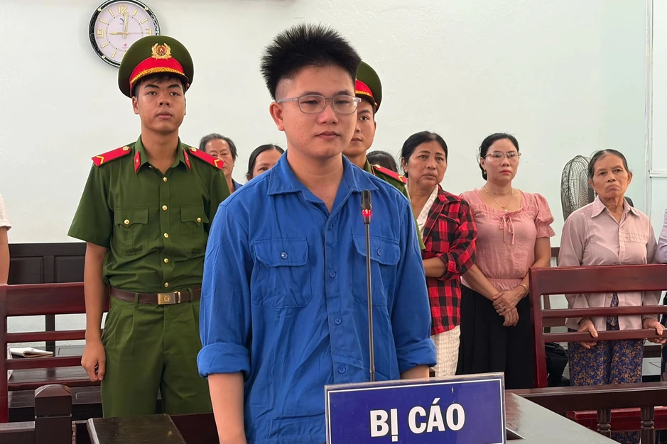 Bác sĩ trẻ liên tiếp đột nhập tiệm vàng, lấy trộm trang sức hơn 5 tỷ đồng Bác sĩ trẻ liên tiếp đột nhập tiệm vàng, lấy trộm trang sức hơn 5 tỷ đồng