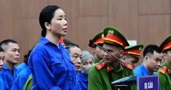 Bác sĩ Viện Pháp y nhận 5 triệu đồng “quà Tết thiếu nhi” từ bà trùm Mai Anh