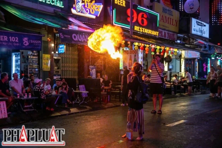 Bài 1: Những đứa trẻ lớn lên giữa làn lửa dầu hỏa Bài 1: Những đứa trẻ lớn lên giữa làn lửa dầu hỏa