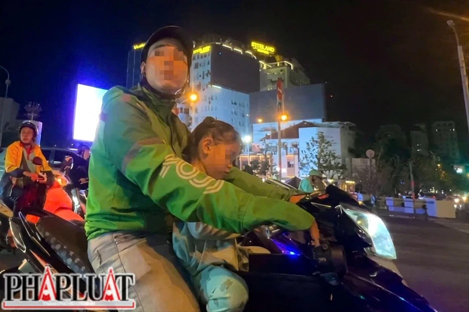 Bài 1: Những đứa trẻ lớn lên giữa làn lửa dầu hỏa Bài 1: Những đứa trẻ lớn lên giữa làn lửa dầu hỏa