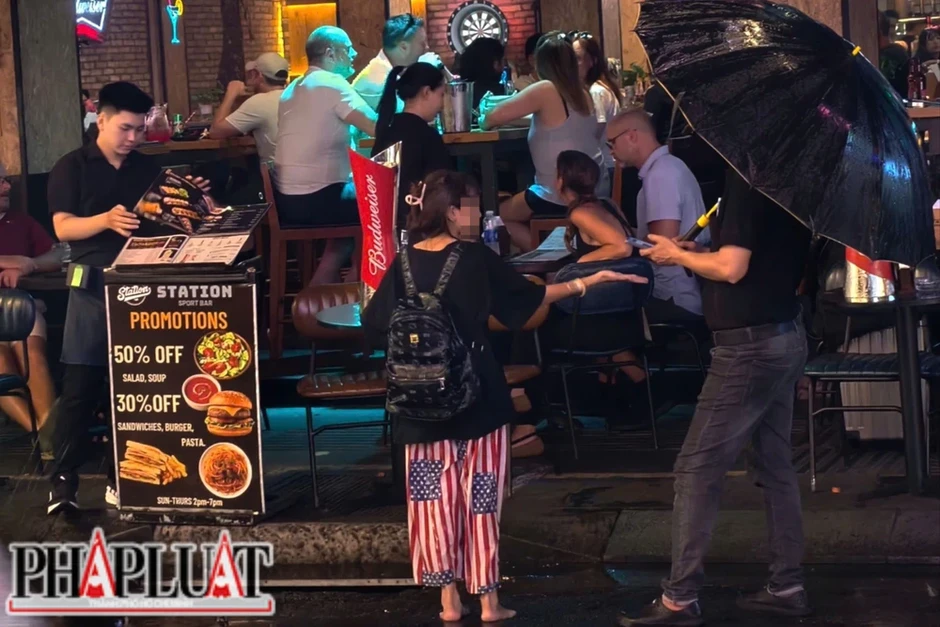 Bài 3: Cần giải pháp ngăn chặn việc trục lợi trên sức lao động trẻ em Bài 3: Cần giải pháp ngăn chặn việc trục lợi trên sức lao động trẻ em