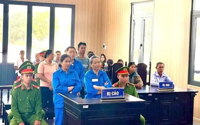 Bán con gái 14 tuổi sang Trung Quốc lấy chồng, 5 bị cáo lĩnh án Bán con gái 14 tuổi sang Trung Quốc lấy chồng, 5 bị cáo lĩnh án