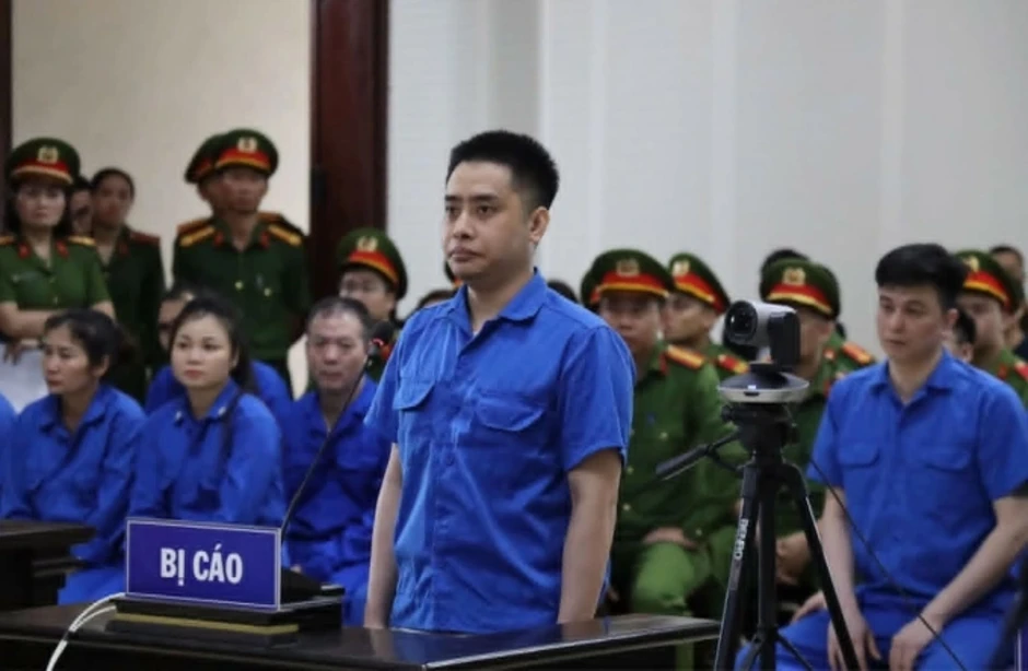 Bạn gái Bùi Đình Khánh khai hối hận vì 'tin nhầm' kẻ buôn ma túy Bạn gái Bùi Đình Khánh khai hối hận vì 'tin nhầm' kẻ buôn ma túy