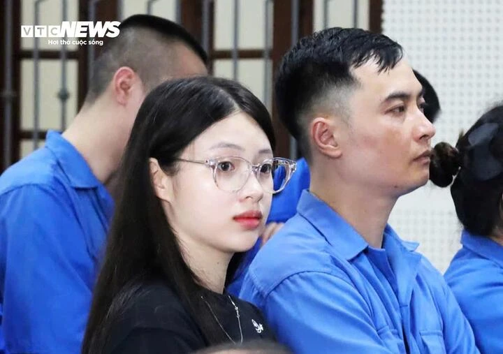 Bạn gái hỗ trợ thế nào để Bùi Đình Khánh, kẻ sát hại cán bộ công an lẩn trốn? Bạn gái hỗ trợ thế nào để Bùi Đình Khánh, kẻ sát hại cán bộ công an lẩn trốn?