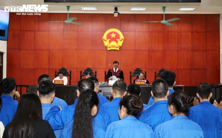 Bạn gái hỗ trợ thế nào để Bùi Đình Khánh, kẻ sát hại cán bộ công an lẩn trốn? Bạn gái hỗ trợ thế nào để Bùi Đình Khánh, kẻ sát hại cán bộ công an lẩn trốn?