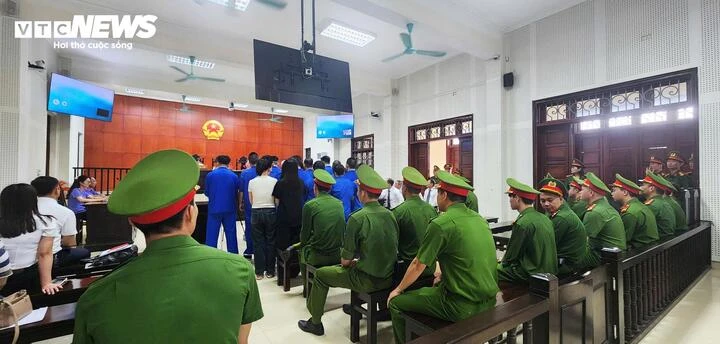 Bạn gái hỗ trợ thế nào để Bùi Đình Khánh, kẻ sát hại cán bộ công an lẩn trốn? Bạn gái hỗ trợ thế nào để Bùi Đình Khánh, kẻ sát hại cán bộ công an lẩn trốn?