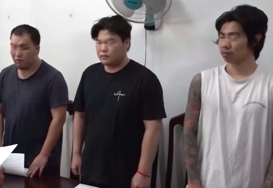 Bàn giao 3 đối tượng bị Interpol truy nã cho cảnh sát Hàn Quốc