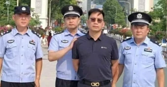 Bàn giao đối tượng nghi là chủ mưu một vụ án hình sự ở Trung Quốc