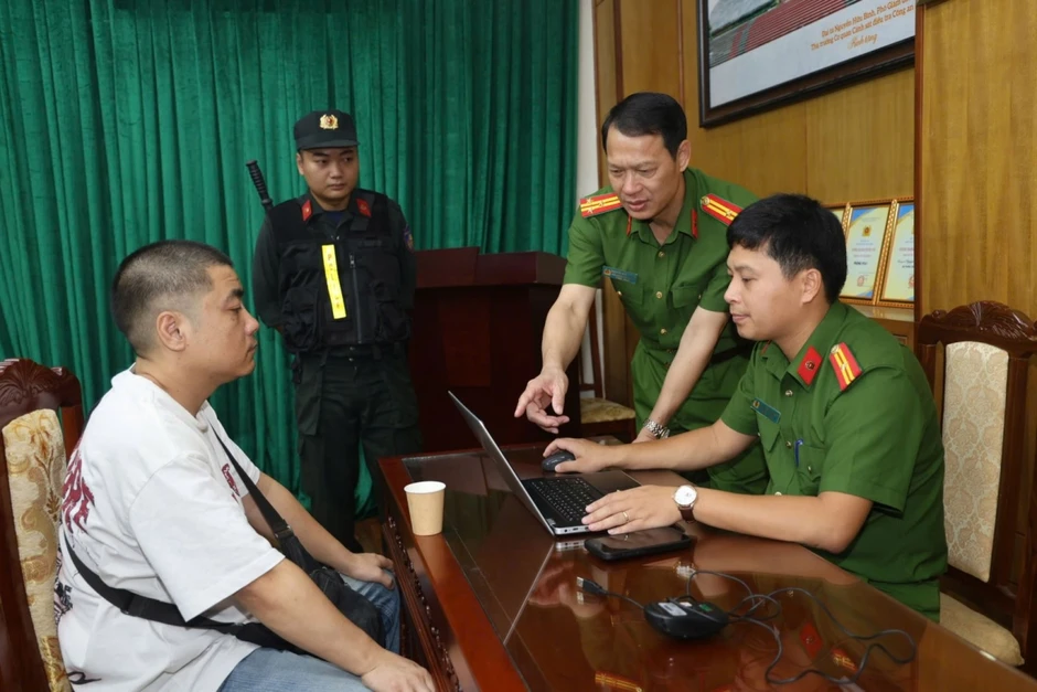Bàn giao nhóm đối tượng bị Interpol truy nã đỏ, lừa đảo hơn 327 tỷ đồng