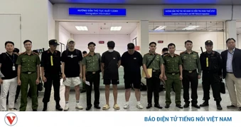 Bàn giao nhóm đối tượng bị Interpol truy nã đỏ, lừa đảo hơn 327 tỷ đồng