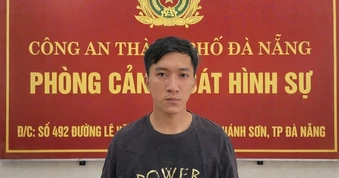 Ban ngày chuyên giả du khách, ban đêm leo rào vào trộm tiền công đức