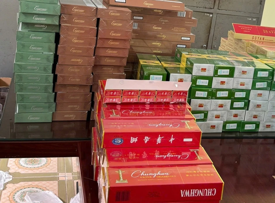Bán thuốc lá nhập lậu, chủ cửa hàng tạp hóa bị khởi tố Bán thuốc lá nhập lậu, chủ cửa hàng tạp hóa bị khởi tố