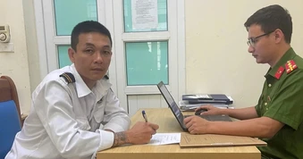 Bảo vệ chung cư Louis City khai đánh tài xế xe ôm vì "nói trống không"