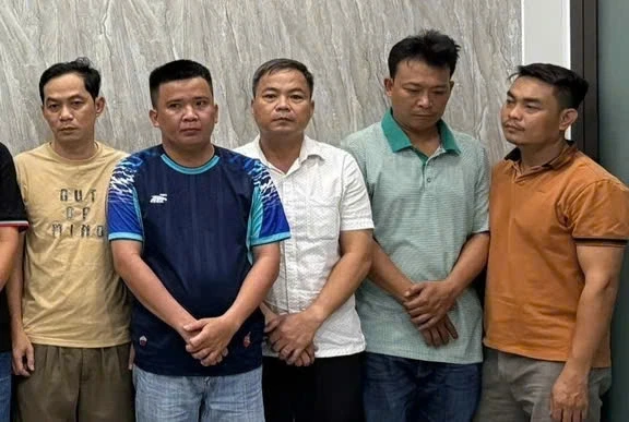 Bảo vệ Khu Công nghệ cao TPHCM thu tiền cho xe tải lưu thông giờ cấm Bảo vệ Khu Công nghệ cao TPHCM thu tiền cho xe tải lưu thông giờ cấm