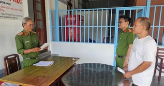 Bảo vệ ngân hàng dùng dây xích đánh đồng nghiệp: Từ chuyện đi làm muộn