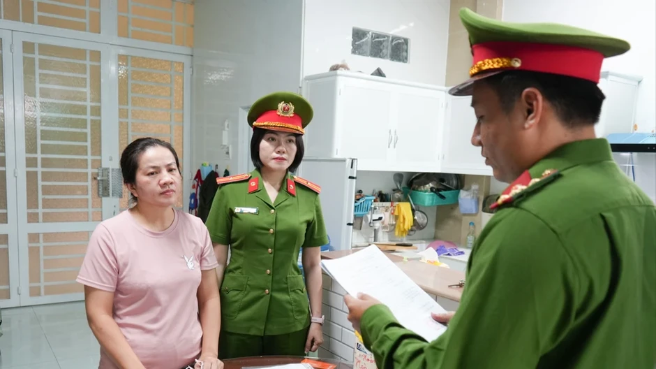 Bắt 1 phụ nữ tự xưng 'có mối quan hệ với bộ, ngành trung ương' lừa chiếm đoạt 660 triệu đồng Bắt 1 phụ nữ tự xưng 'có mối quan hệ với bộ, ngành trung ương' lừa chiếm đoạt 660 triệu đồng