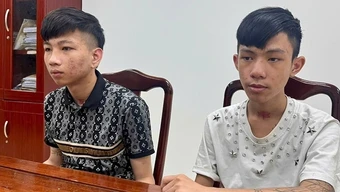 Bắt 2 đối tượng chém người rồi... bùng sang Campuchia