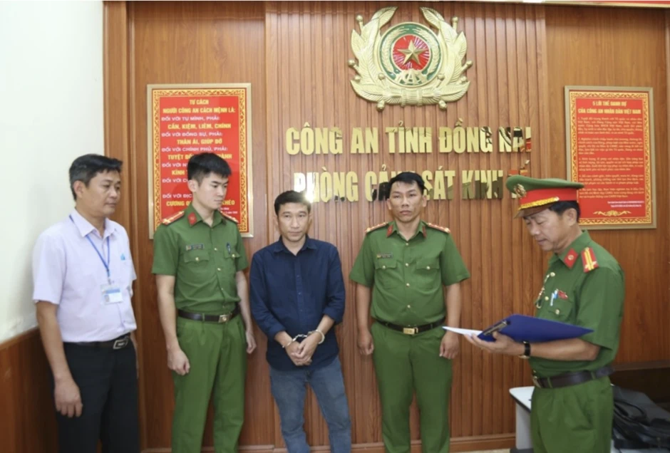 Bắt 2 đối tượng gây ô nhiễm môi trường ở Đồng Nai Bắt 2 đối tượng gây ô nhiễm môi trường ở Đồng Nai