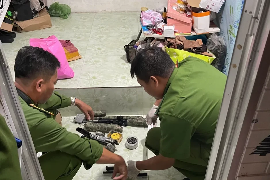 Bắt 2 đối tượng mua bán, tàng trữ trái phép súng đạn trên mạng Bắt 2 đối tượng mua bán, tàng trữ trái phép súng đạn trên mạng