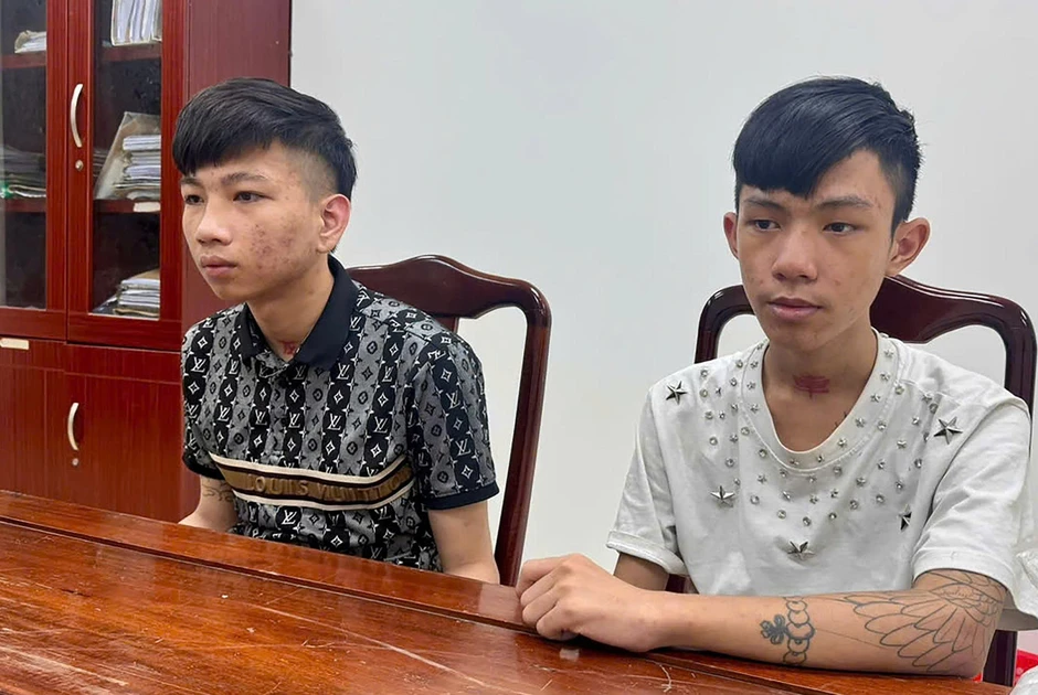 Bắt 2 đối tượng truy nã trốn sang Campuchia sau vụ chém người ở Huế Bắt 2 đối tượng truy nã trốn sang Campuchia sau vụ chém người ở Huế